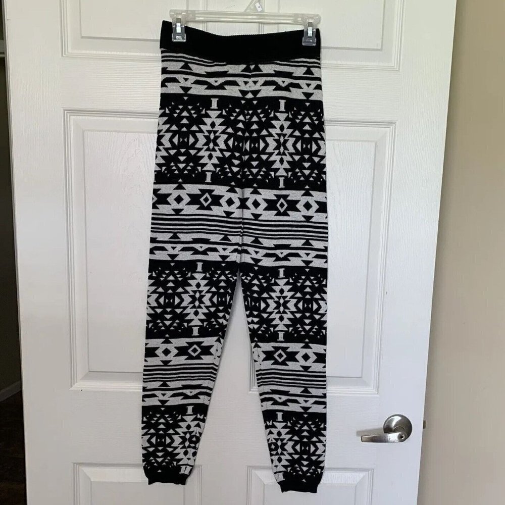 SO® Medium Black White Aztec High-Rise Sweater Leggings Juniors New
